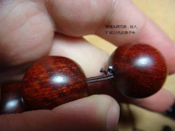 小叶紫檀单圈手串弹力绳打结方法,用弹力绳串小叶紫檀手串的教程