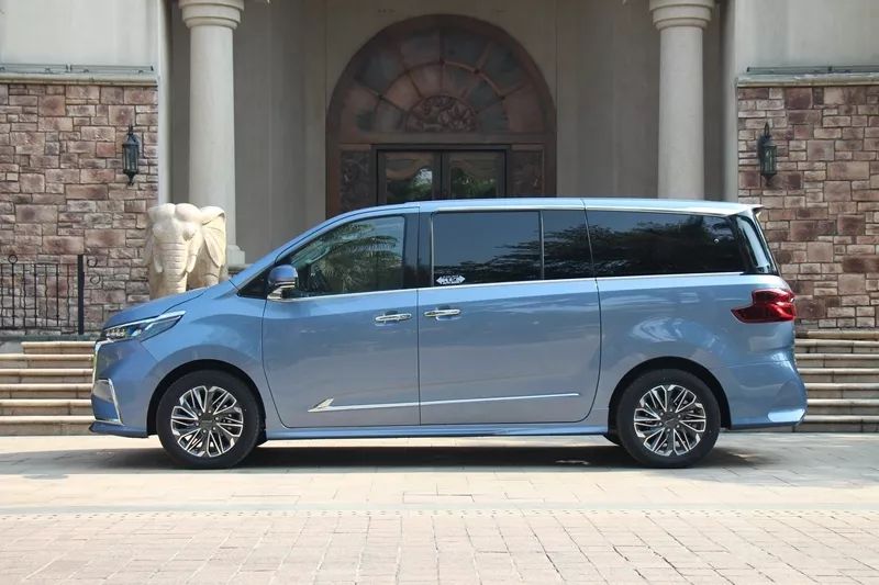 跟埃尔法同级别车型,跟埃尔法一样的豪车