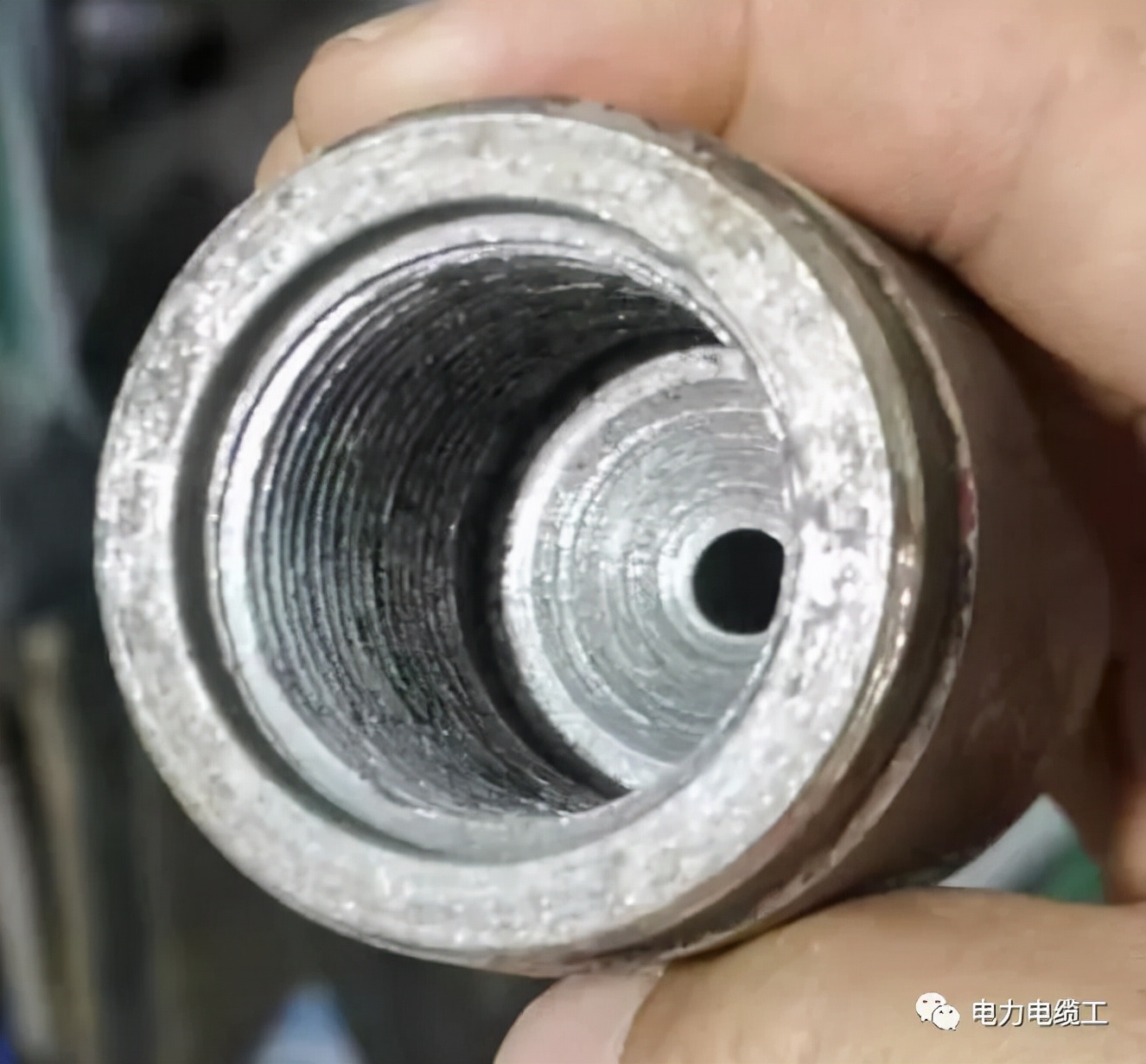 高压电缆受潮或进水处理方法,电缆内芯进水发霉如何处理