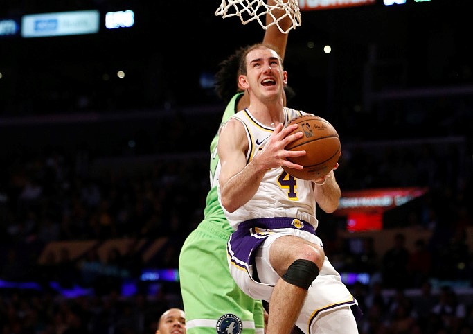 戴维斯双星闪耀,戴维斯和湖人全队起跳庆祝开场