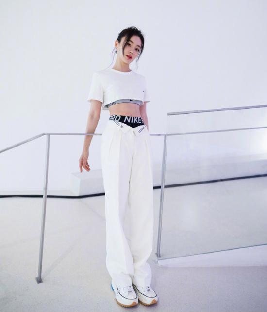 袁姗姗白色礼服,袁珊珊穿波司登