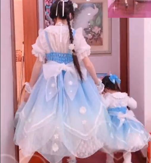 “萝莉姐妹”竟是母女，妈妈双马尾太显嫩，宝爸：这真是我老婆