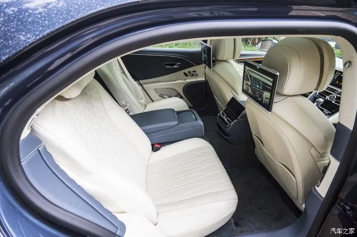 宾利飞驰对比迈巴赫s480气场,宾利飞驰街拍气场霸气视频