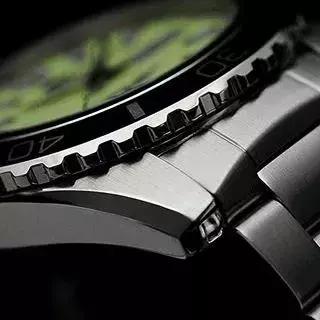 怎样保养手表才不会有划痕,手表外壳有较深的划痕怎样修复