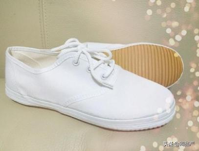 鞋子里面有个地方凸出来硌脚,鞋子侧边硌脚是太小了吗