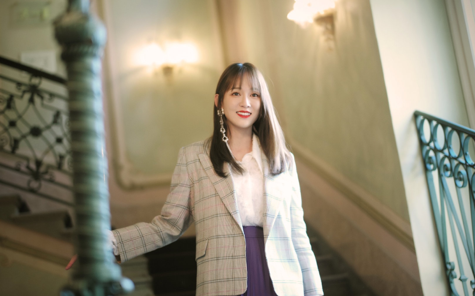 陈乔恩放飞的刘海满满的少女心,陈乔恩换装携霸道总裁惊艳登场