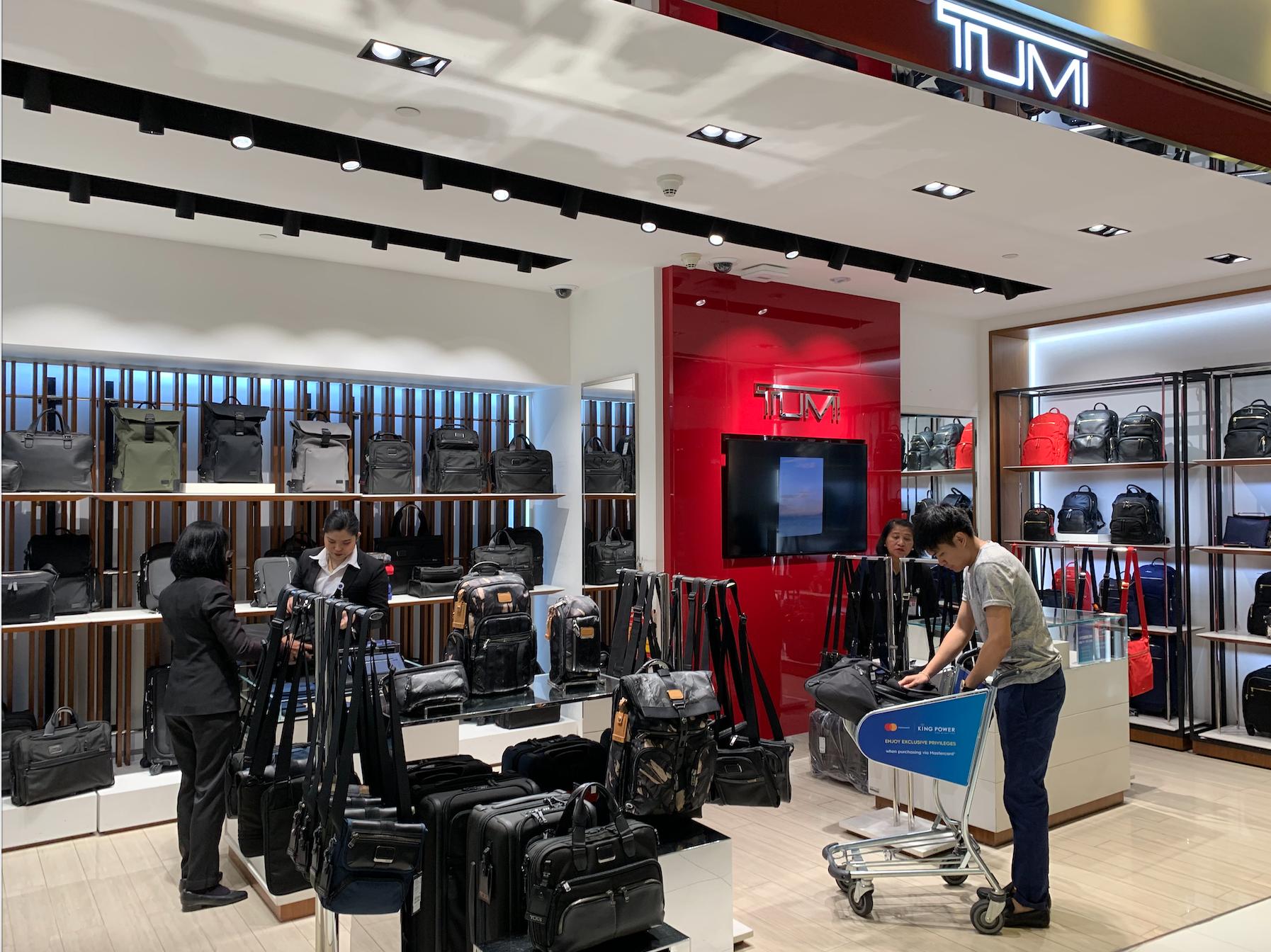 箱包业逆袭者TUMI途明，2020春夏用上的蓝带有恋人气息