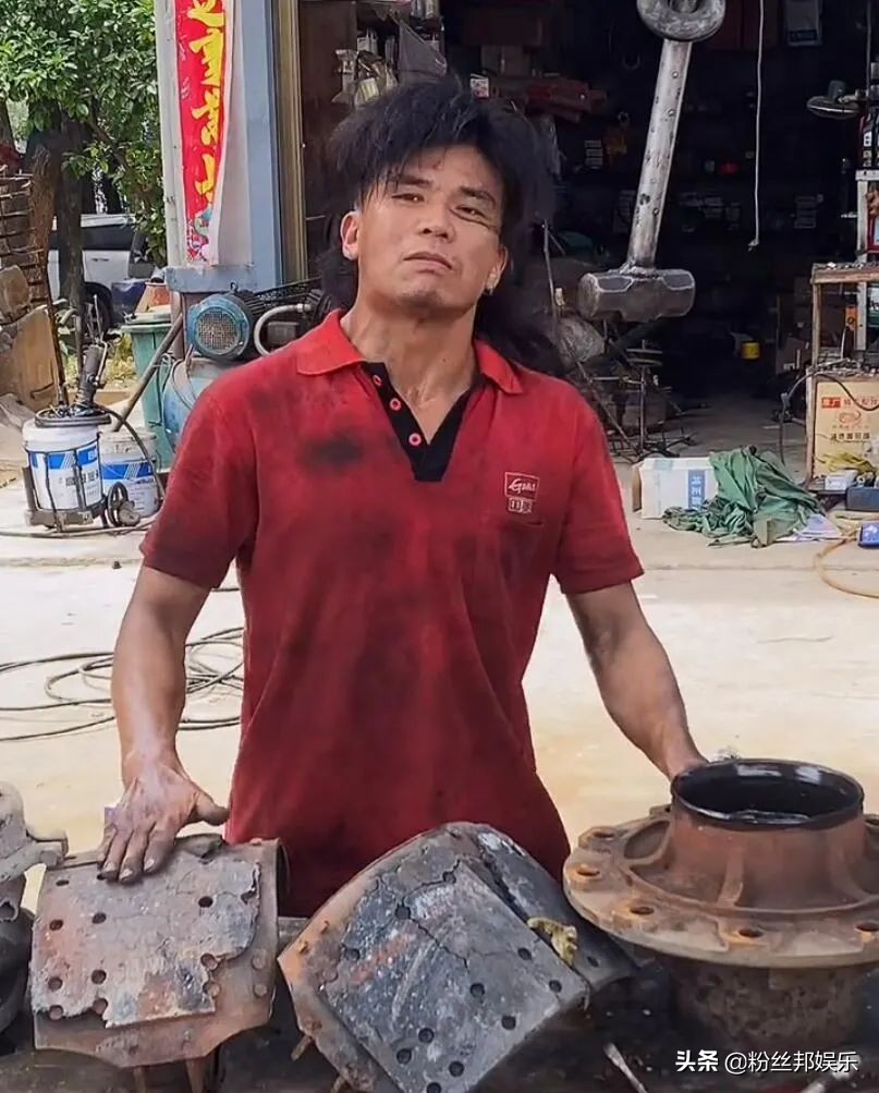 80后修车小哥辫子哥原版视频,70后辫子哥