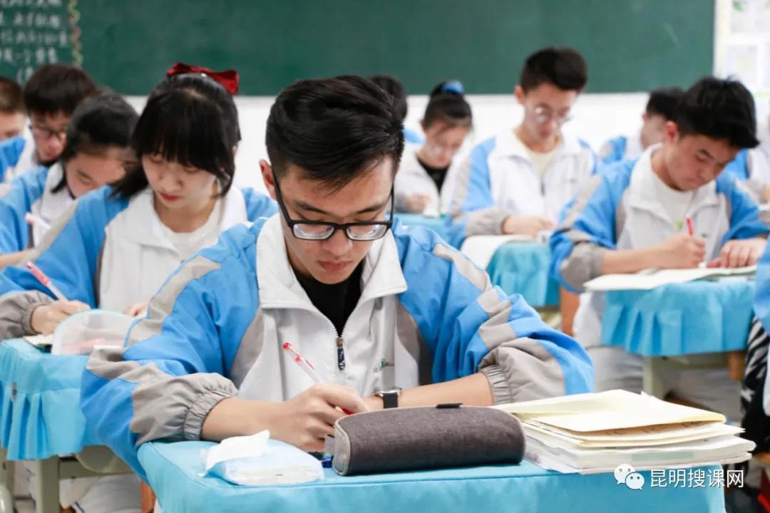 依托名校优势，分层分类教学，5大报考优势了解昆明滇池中学