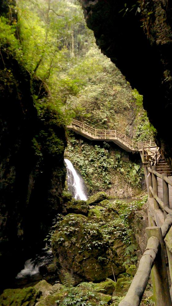 神龙峡：幽谷深深隐桃源