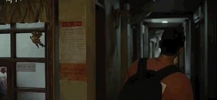 群租吃人游戏，前两分钟男主就被爆头