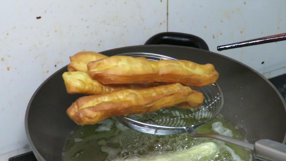 油条怎么做好吃又酥脆又松软,油条最好吃的做法根根蓬松