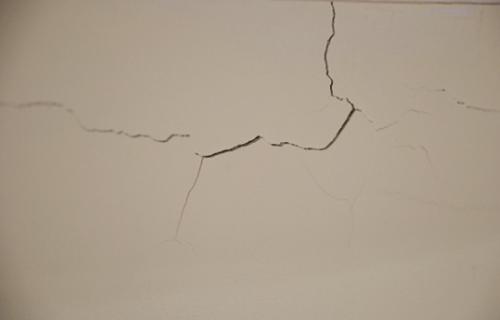 房顶裂缝最佳处理方法,房顶裂缝最好修补办法