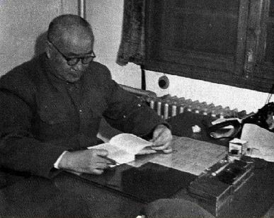 他经历了中国革命战争的全部过程，几十万敌军斗不过他的一只眼睛