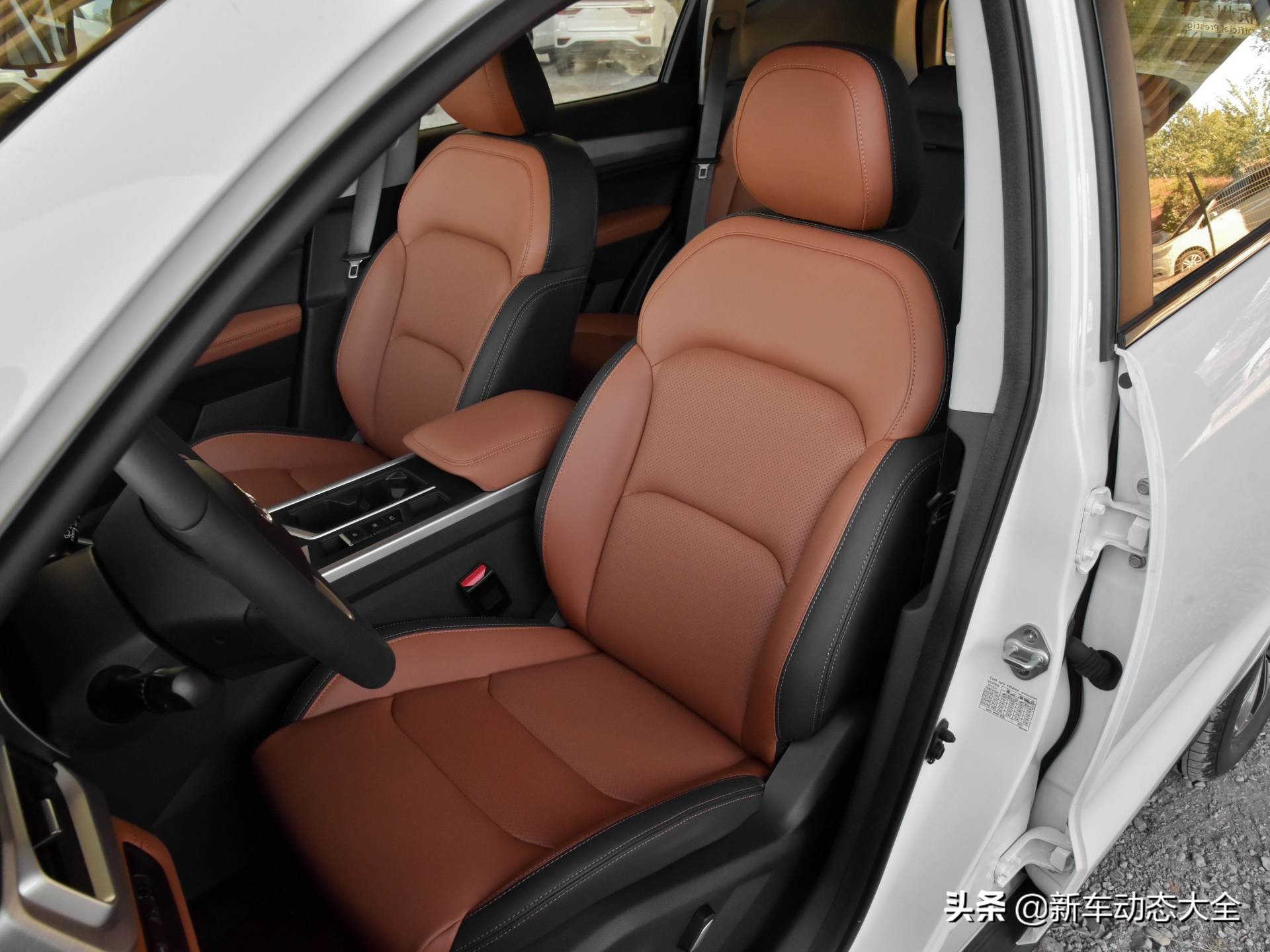 油耗只有6.4L，综合性能不低，空间大保养便宜，实拍远景X6