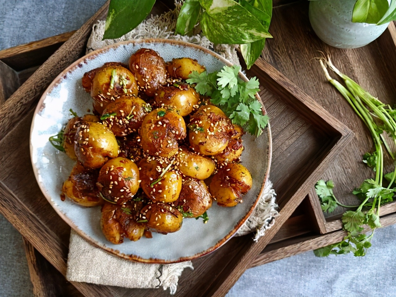 圆滚滚的小土豆抖音,超级小的土豆怎么吃