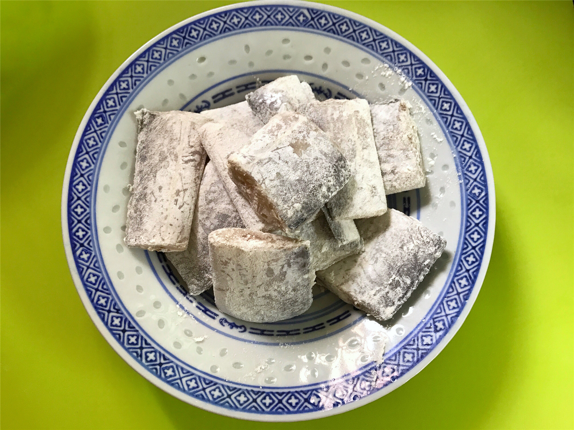 这才是炸带鱼的正确做法香酥鲜嫩,炸带鱼怎么不粘锅鱼肉不会碎