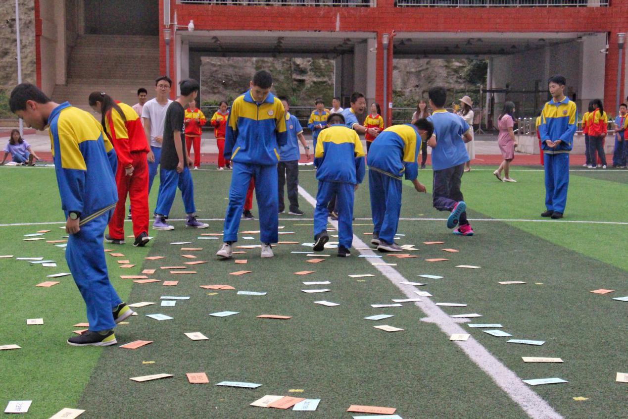 禁毒日教育实践活动,活动现场进行了禁毒知识抢答