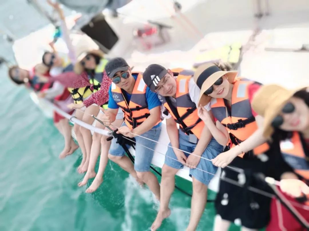 在三亚，如何花很低的价格，玩高大上的游艇帆船？