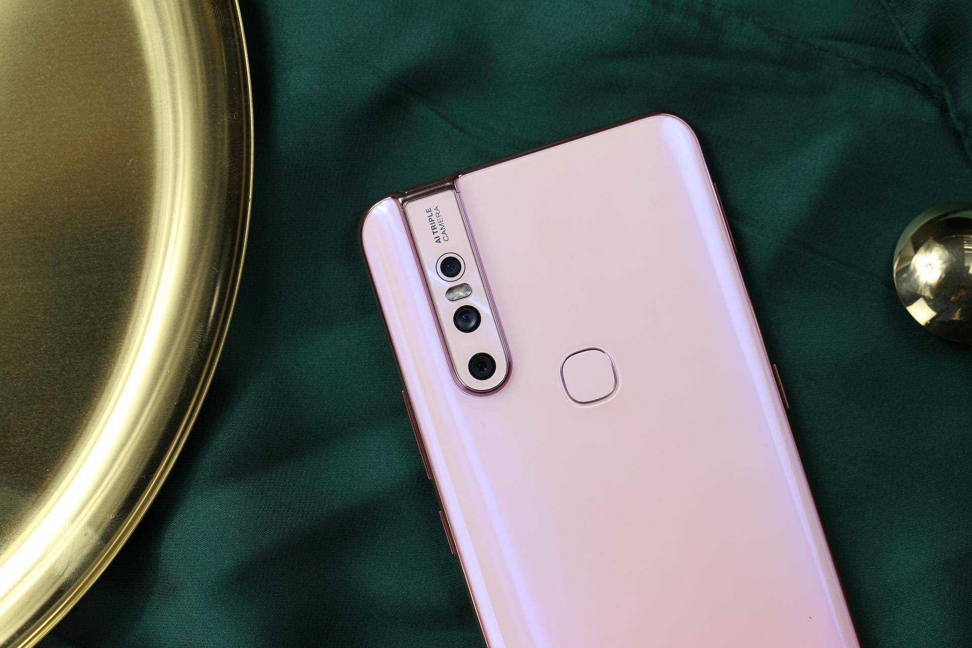 零界全面屏vivoS1上手体验：仅仅是新一代自拍神器那么简单？