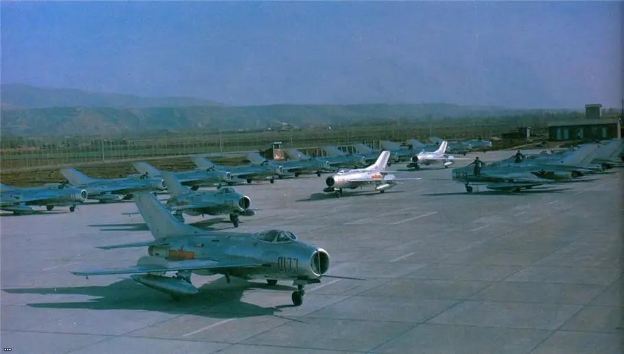 飞行员的待遇有多高,70年代我国飞行员的收入