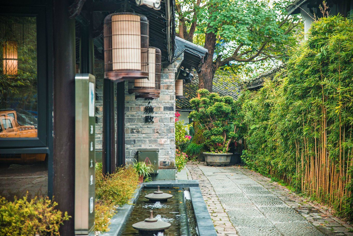 住进这三家西湖边的精致酒店，远离城市喧嚣感受自然之美