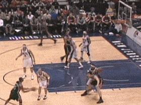 易建联国家队16年,易建联16岁时扣篮