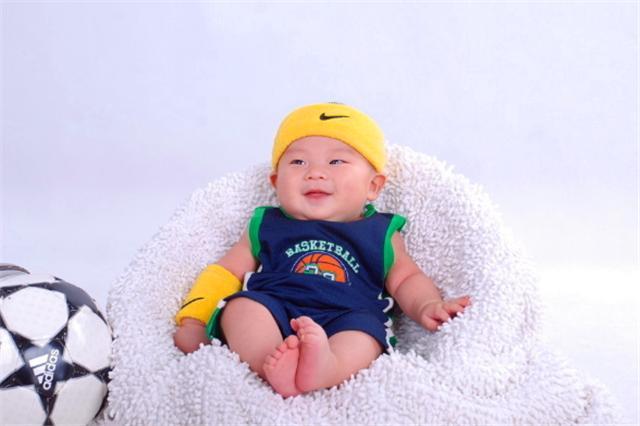 2岁半宝宝体重不长反而降,宝宝2岁21斤是不是太瘦了