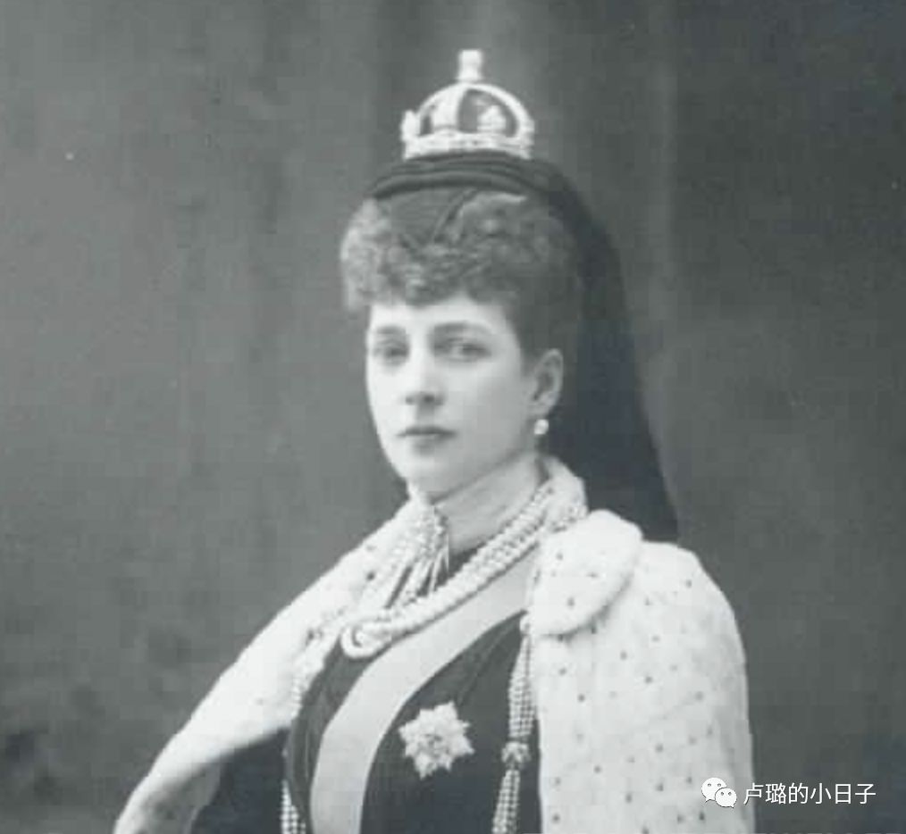 英国女王胸针高档轻奢,女王最贵胸针排行榜