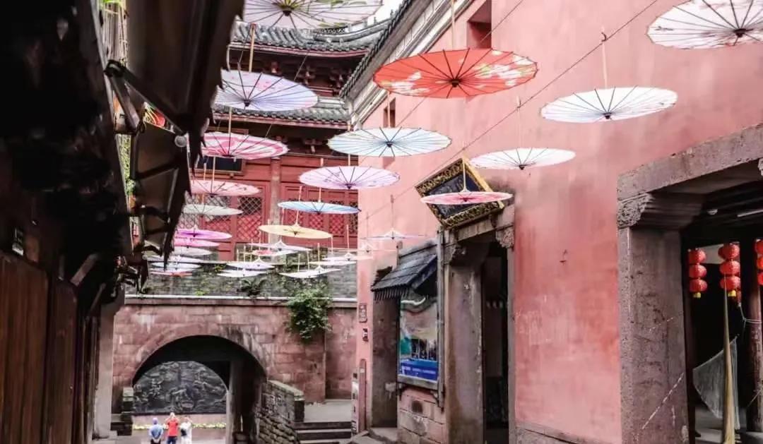 和奥运冠军杨倩合影,杨倩家乡观看奥运会