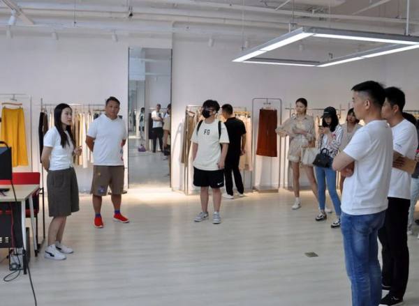 郑州市服装协会举办公益讲座抖音直播助力服装企业新崛起