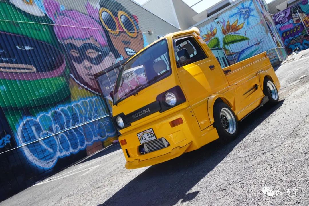 中置四驱五速手动的双门超跑，今晚我在秋名山等你