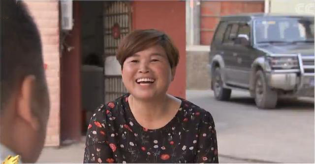 彭美竹评十佳农民,湖南临武县彭美竹养牛老板