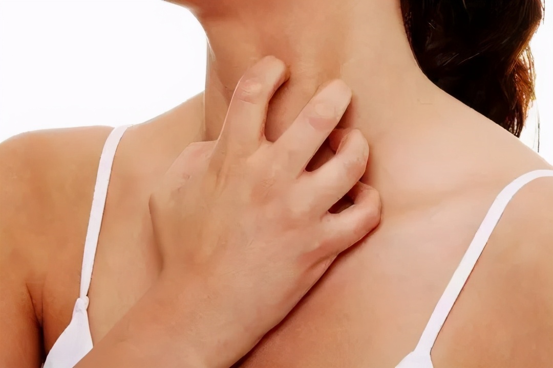颈部上的小肉球如何处理,颈部突然长了个小疙瘩是怎么回事
