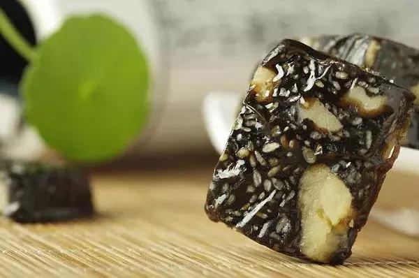 女性吃阿胶引起月经混乱,月经期间被吓到了血没了