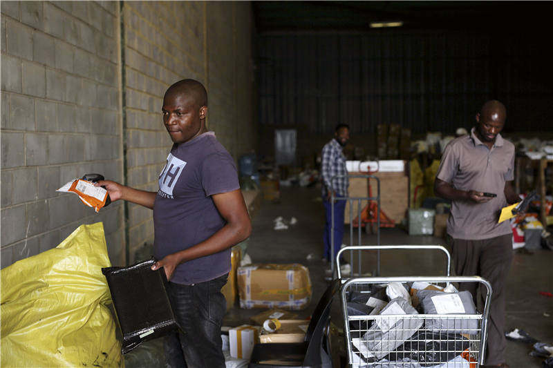 20世纪去往南非淘金的中国人“躺着都赚钱”,可如今传统商贸模式遭遇危机,南非创业的出路在哪?