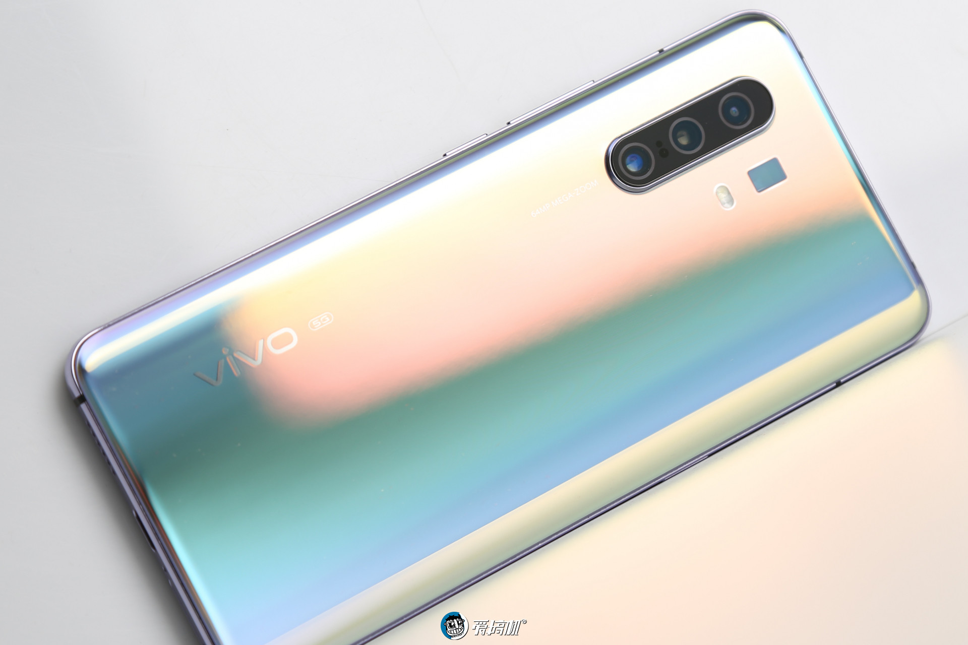 vivox30pro搭载三星5g芯片980,vivox30pro是第一款5g手机