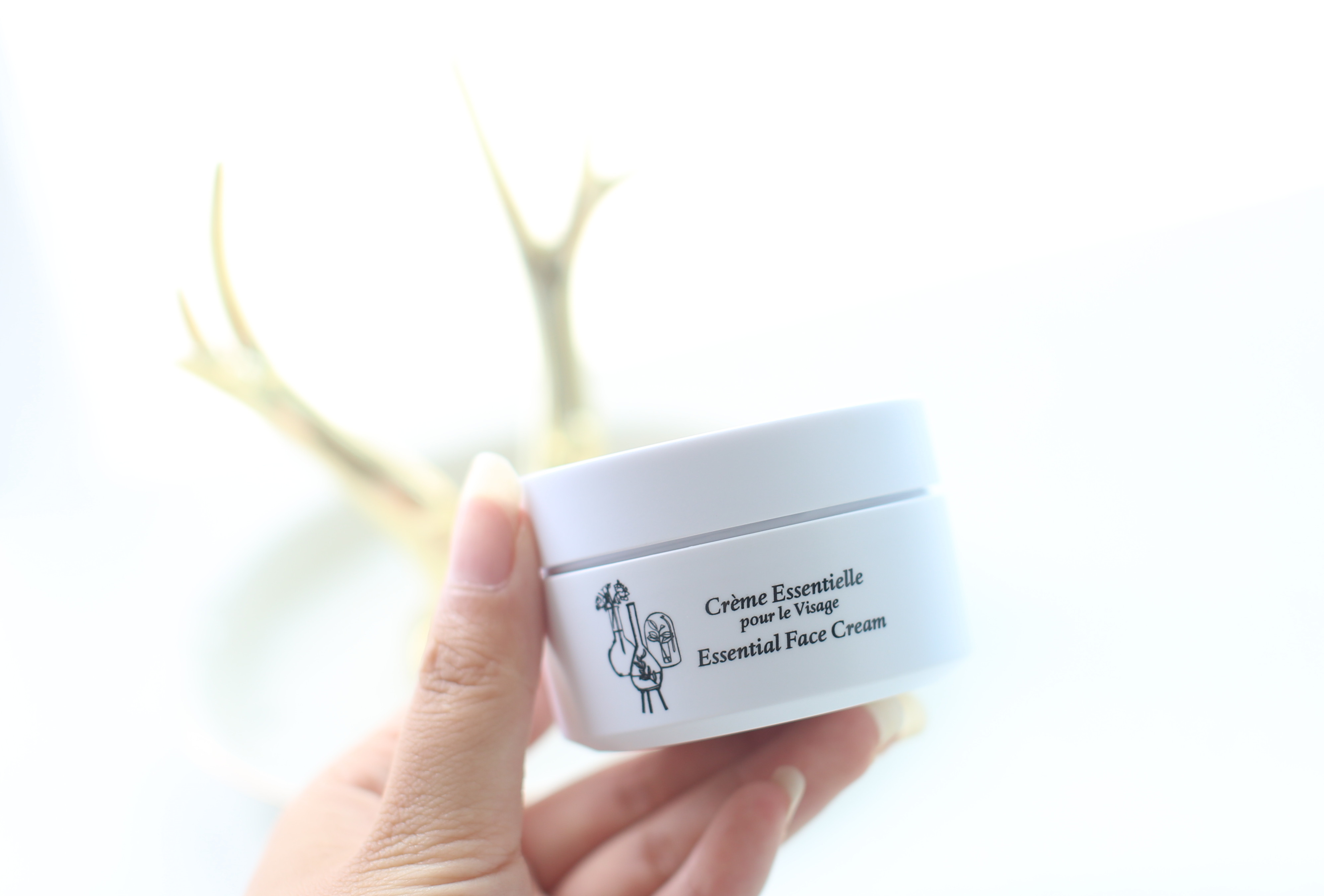 秋天皮肤过敏怎么补水,皮肤过敏还太干燥补水最好的方法