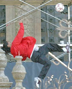 罗纳尔迪尼奥回归足球了吗,罗纳尔迪尼奥出狱后收入