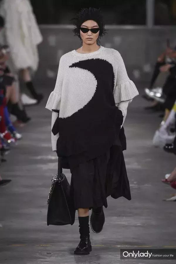 张艺兴valentino东京神图,张艺兴valentino秀场表演