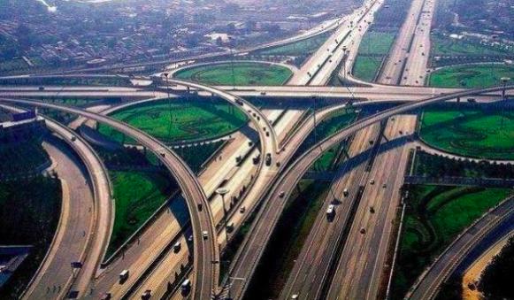 印度的公路里程达到了800万公里 (印度耕地面积为什么比中国多)