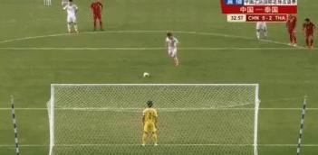 国足1:5惨败泰国后范志毅采访视频,范志毅输完泰国输越南完整视频