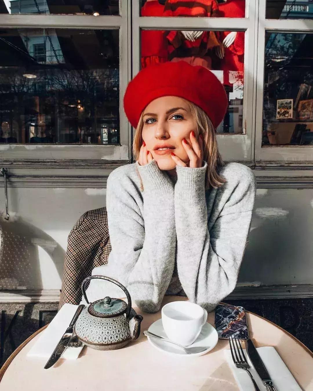 帽子围巾一体的戴起来很暖和,帽子围巾好时髦