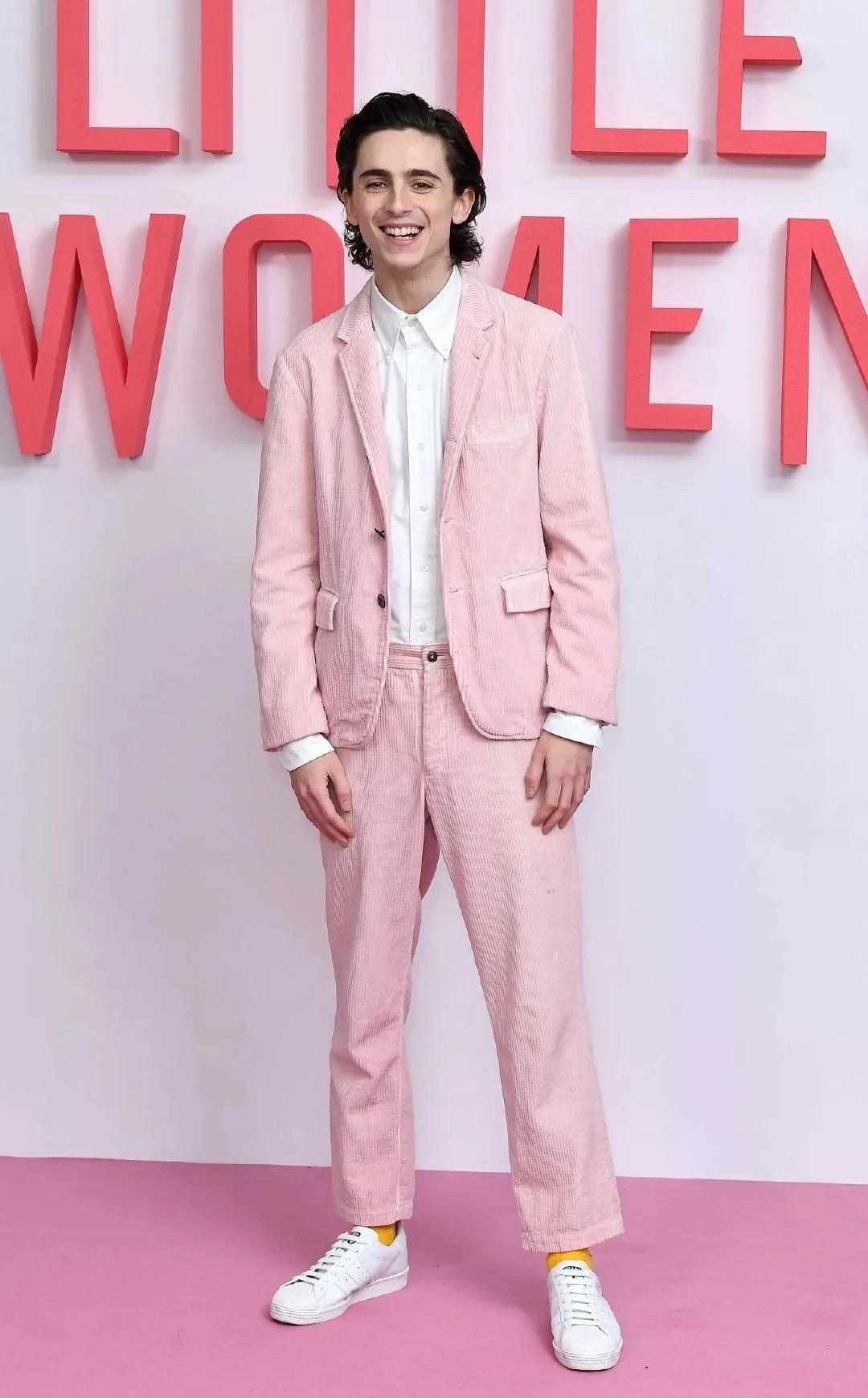 一套西装又正式又休闲,30-35岁女性春季穿搭西装