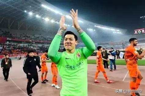 写一篇中国国足作文,写中国国足的小说