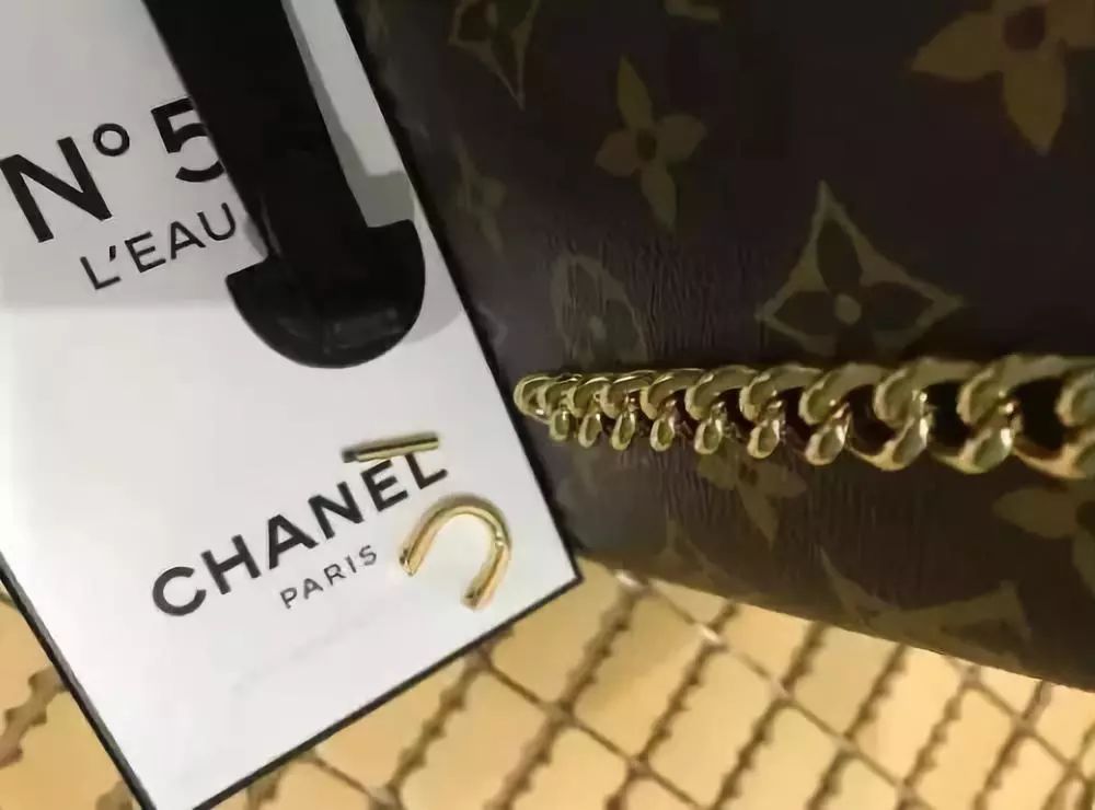 万元包包lv,lv包为何是奢侈品