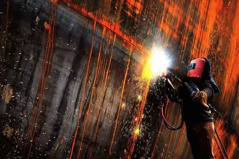 焊工苦焊工累挣钱不容易啊,焊工苦