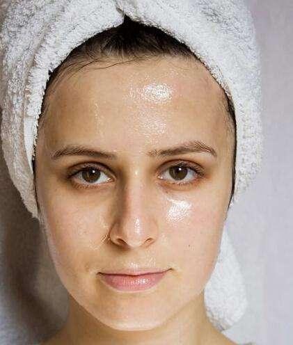 毛孔粗大出油用什么方法可以改善,脸爱出油毛孔粗大用什么护肤产品