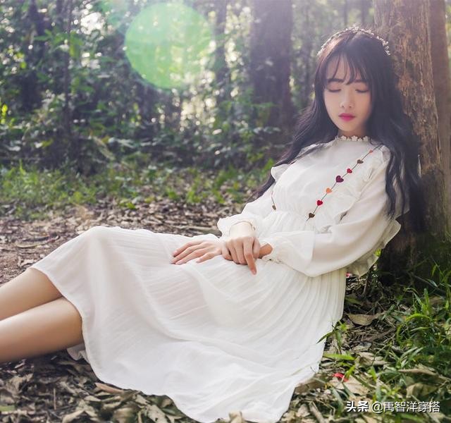 去年的裙子今年穿不了图片,好看又时髦连衣裙要这样穿