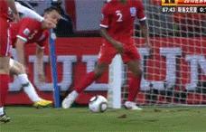 孙继海1防4载入世界足坛教科书,孙继海回追60米1v4门线解围gif